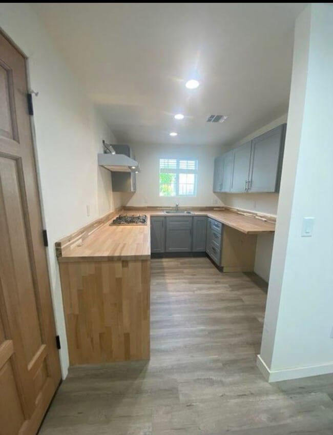 Foto del edificio - 10713 Irma Ave