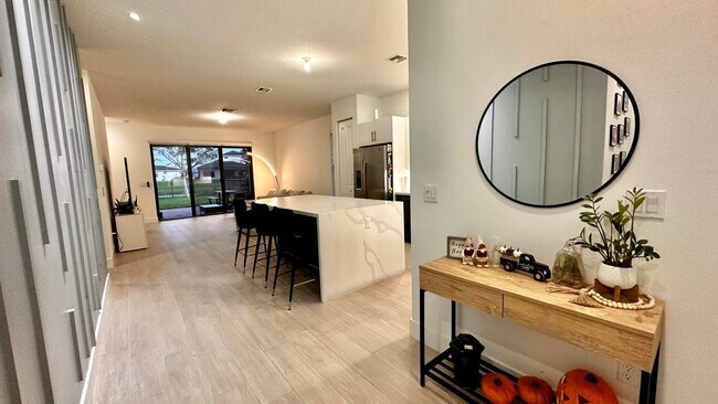 Foto del edificio - 5570 Quiet Lake Pl