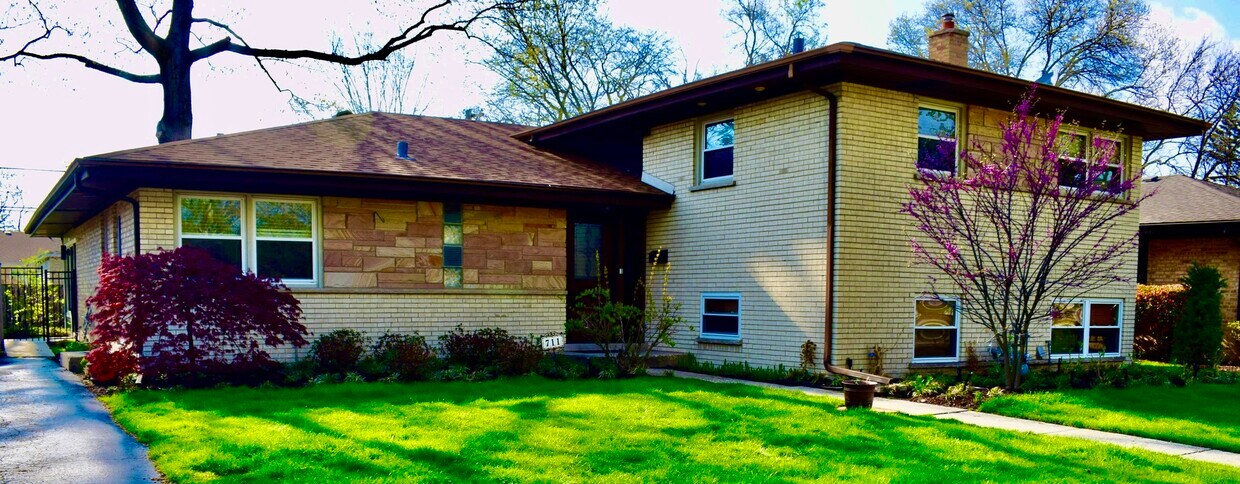 Primary Photo - 711 Lamon Ave
