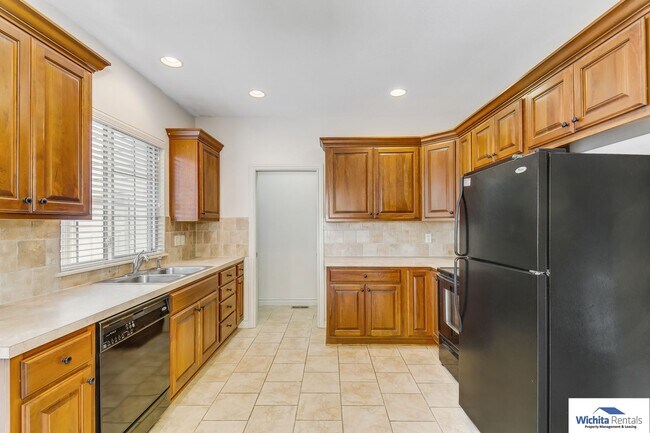 Foto del edificio - 9804-9806 E 19th St N