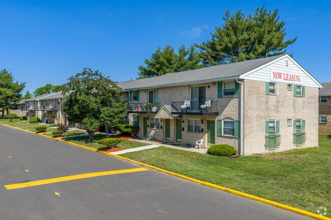 Building Photo - Jamestown Square Apartments