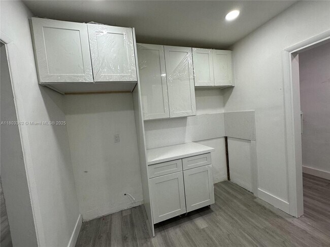 Foto del edificio - 2034 NW 69th Ter