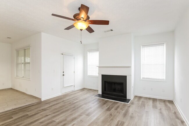 Building Photo - 610 Clairidge Ln SW