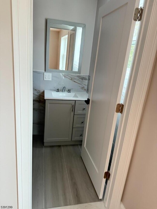 Foto del edificio - 595 N 11th St