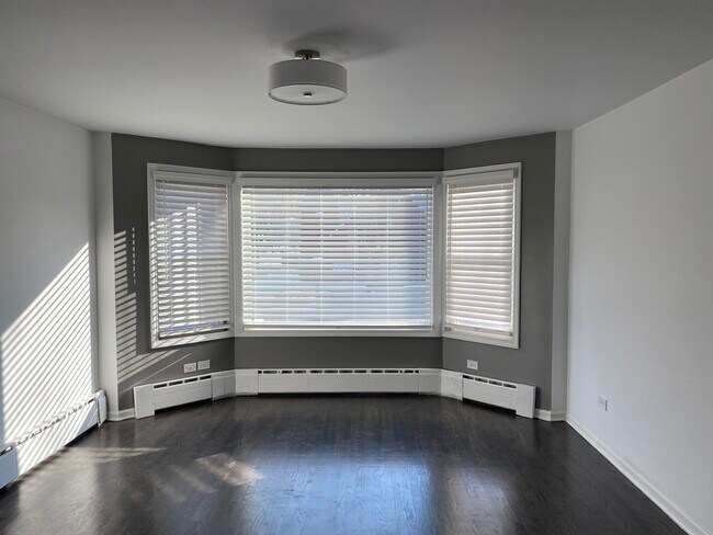Living/dining room - 2111 Emerson St