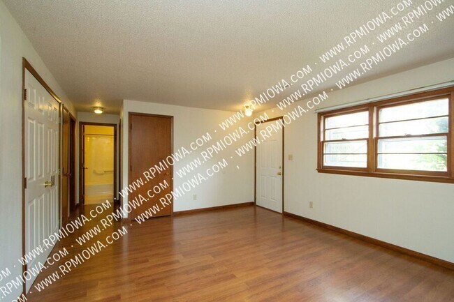 Foto del edificio - 207 Todd Cir