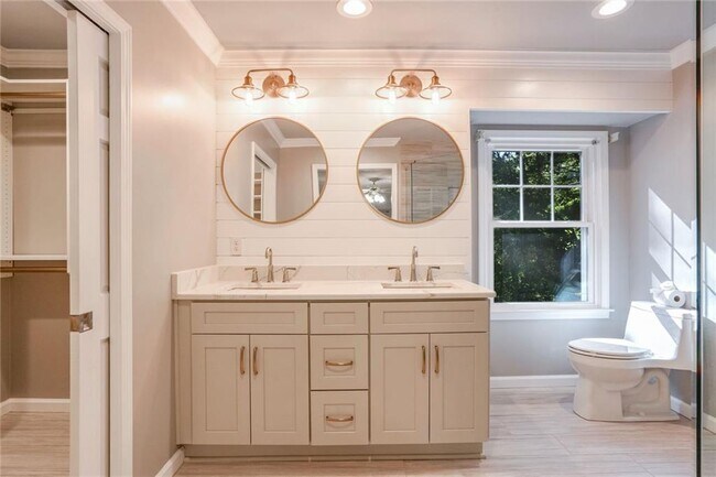Foto del edificio - 4624 Mountain Creek Dr