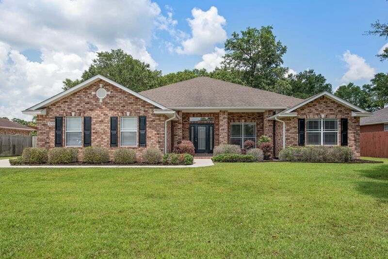 Foto principal - 5749 Tiger Woods Dr