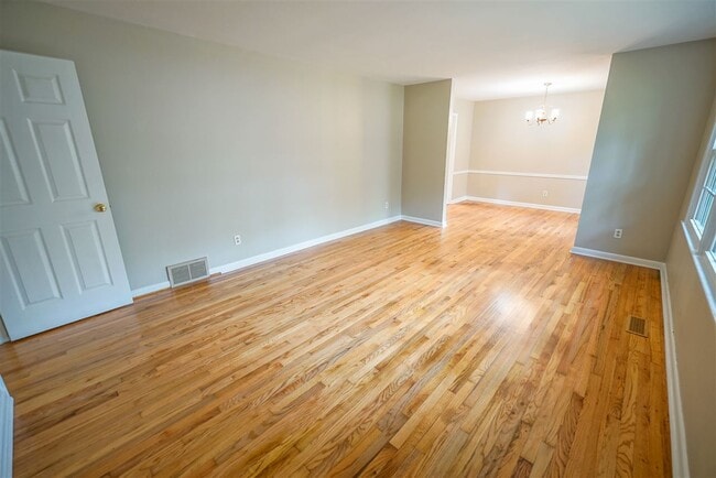 Building Photo - 1603 Raa Ave