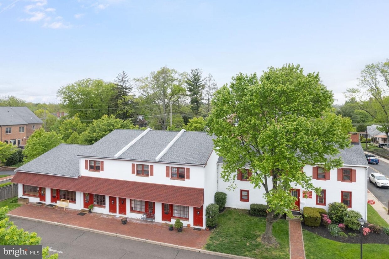 Primary Photo - 408 S State St