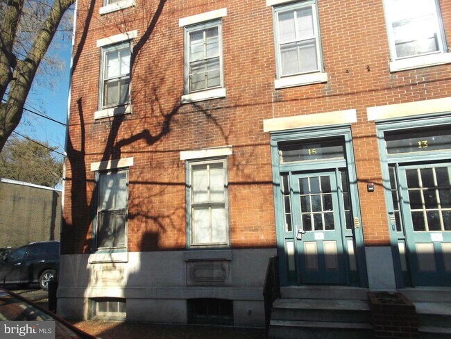 Foto del edificio - 15 W Union St