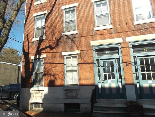 Building Photo - 15 W Union St