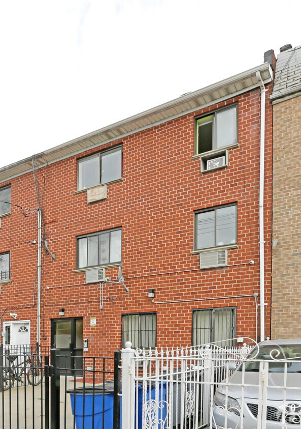 Primary Photo - 104-39 44th Ave