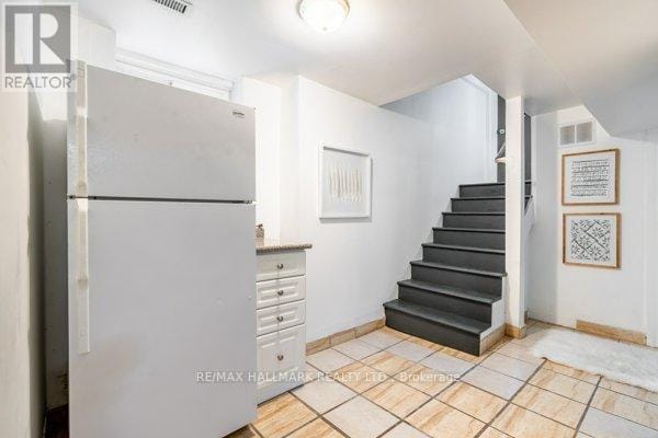 Building Photo - 736 Woodbine Ave