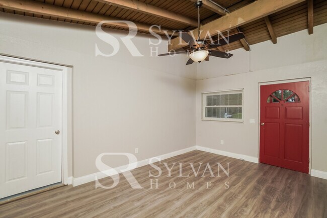 Foto del edificio - Spacious, Modern Home-style Living.