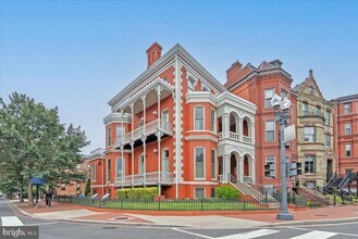 Building Photo - 4 Logan Cir NW