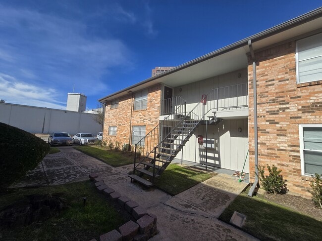 Foto del edificio - 8071 Meadow Park Dr