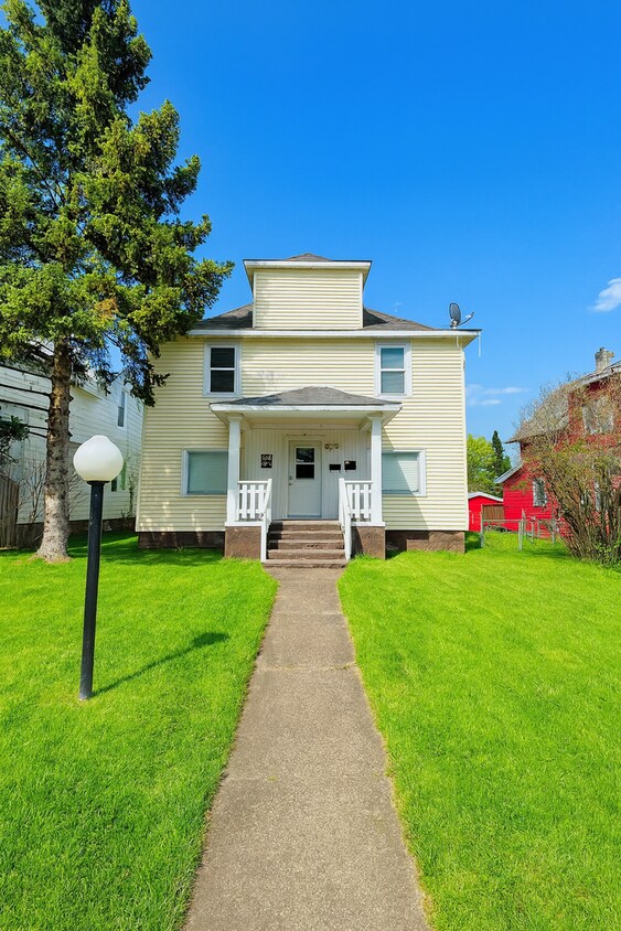 Foto principal - 606 N 60th Ave W