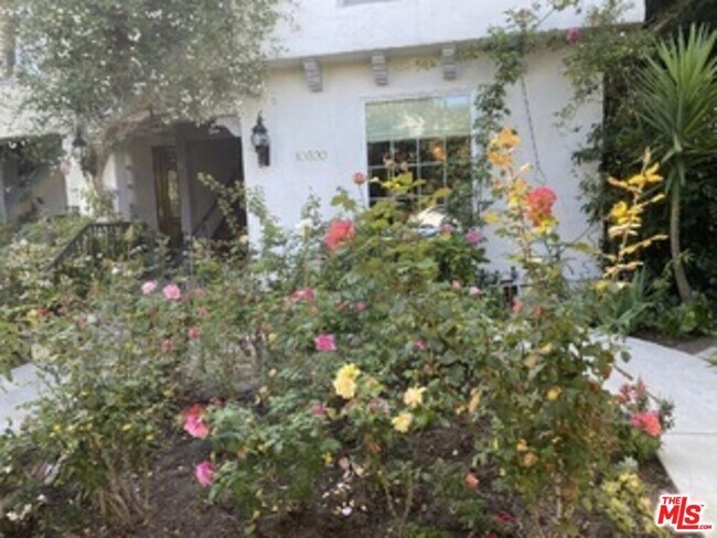Foto del edificio - 10520 Eastborne Ave