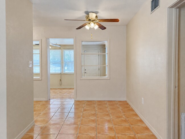 Foto del edificio - 647 San Juan Blvd
