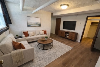 Building Photo - 411 Paunack Pl