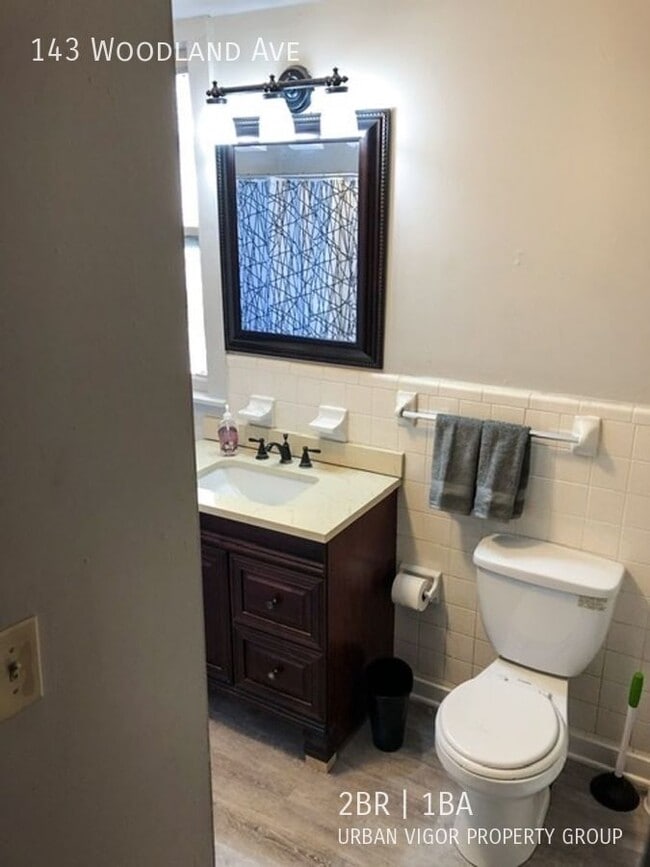 Foto del edificio - 143 Woodland Ave