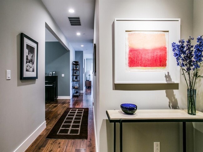 Foto del edificio - 3130 N Harwood St