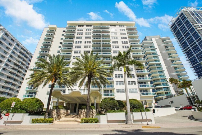 Building Photo - 6917 Collins Ave