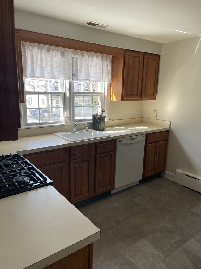 Building Photo - 69 S Pine Creek Rd