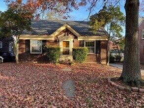 Building Photo - 217 Romany Rd