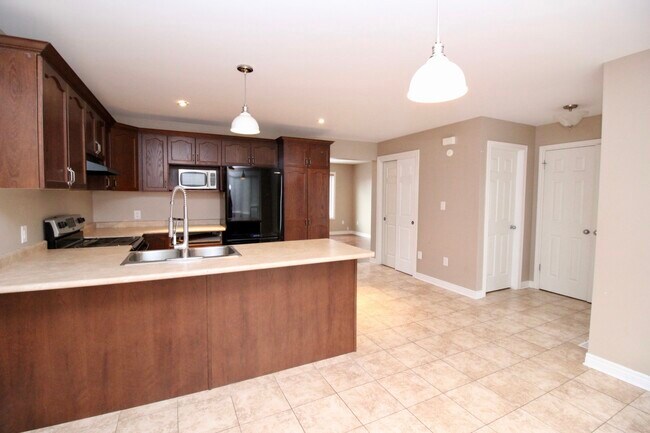 Building Photo - 5727-5727 Kalar Rd