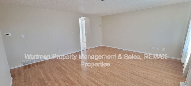 Building Photo - 495 Calle Entrada