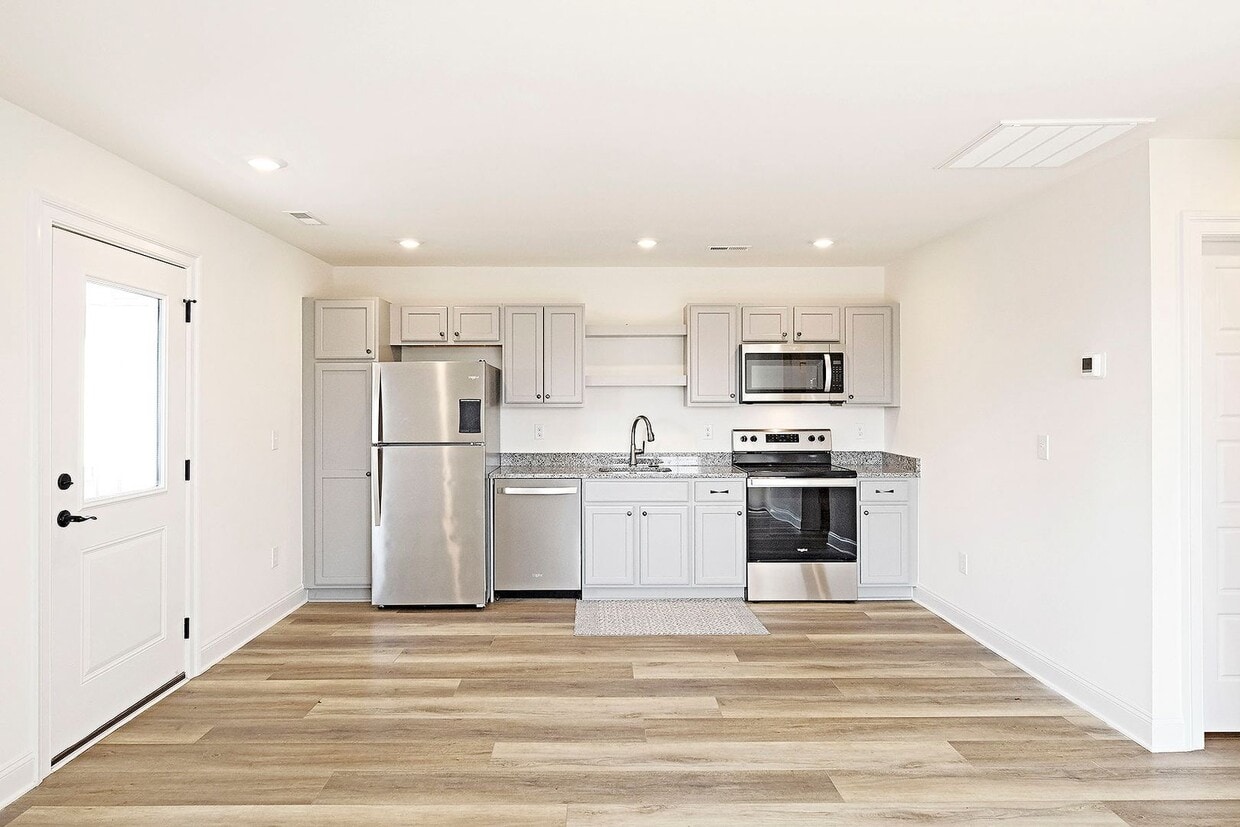 Pet-Friendly Studio Apartment in Desirable Old Trail - Pet-Friendly Studio Apartment in Desirable Old Trail