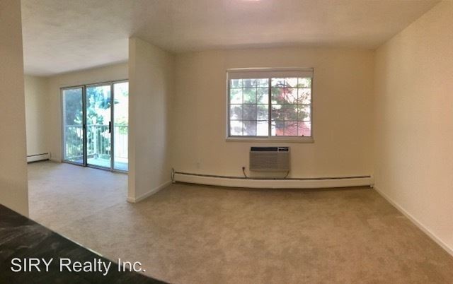Building Photo - 10 Tanglewood Ln