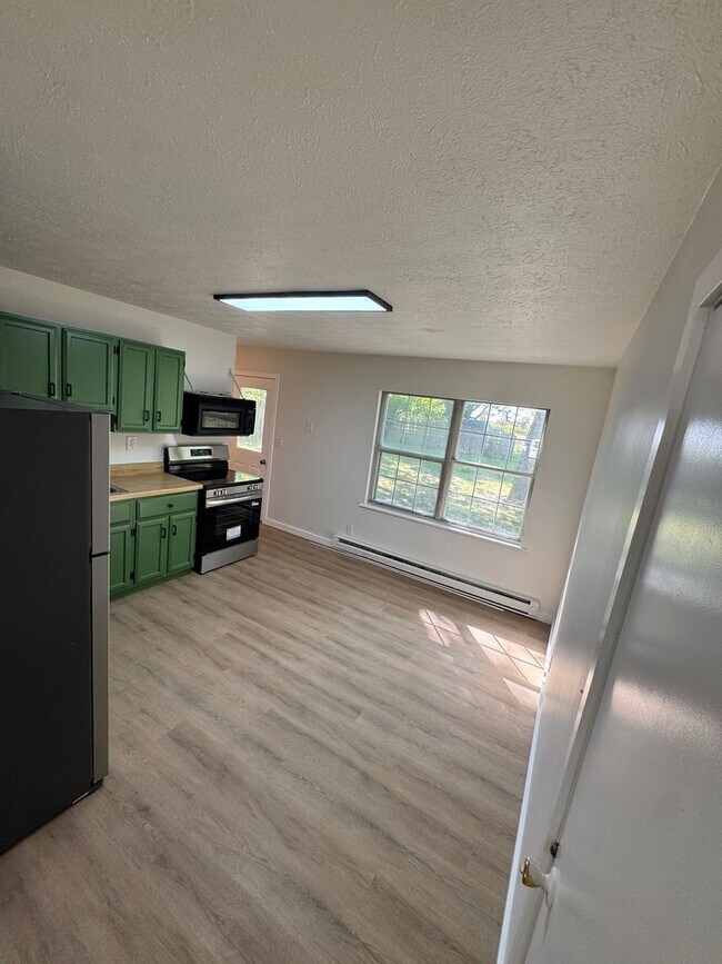 Building Photo - Remodeled Three Bedroom Single Family Home...