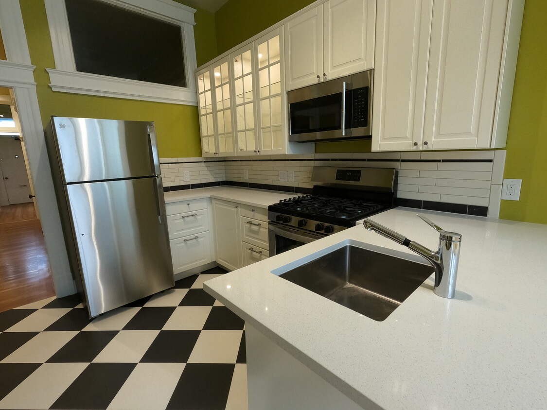 Eat in Kitchen - 6029 California St