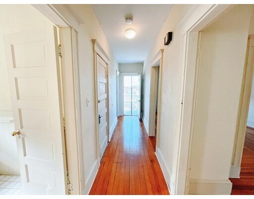Building Photo - 31 Craigie St