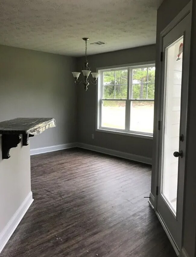 Building Photo - 59 Pine Grove Ln
