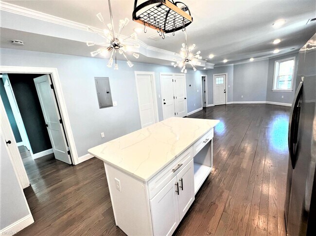 Foto del edificio - 4 br, 2 bath Duplex - 54 Crescent Ave