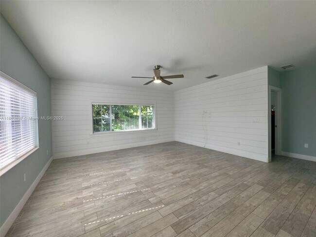 Building Photo - 241 W Seaview Dr