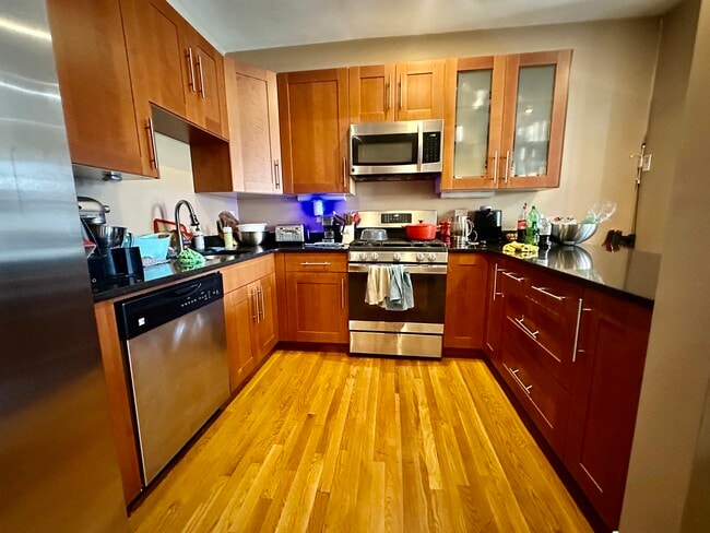 Building Photo - 10 Saint Lukes Rd