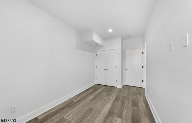 Building Photo - 1119 Hampton Pl