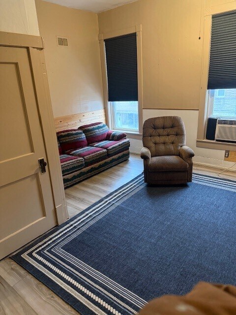 Foto del edificio - 118 E Main St