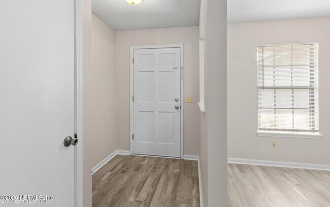 Foto del edificio - 10855 Rutherford Ct