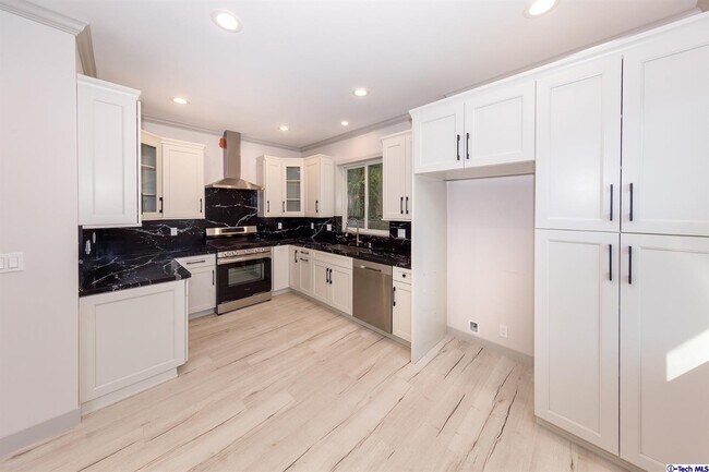 Foto del edificio - 13849 Gilmore St