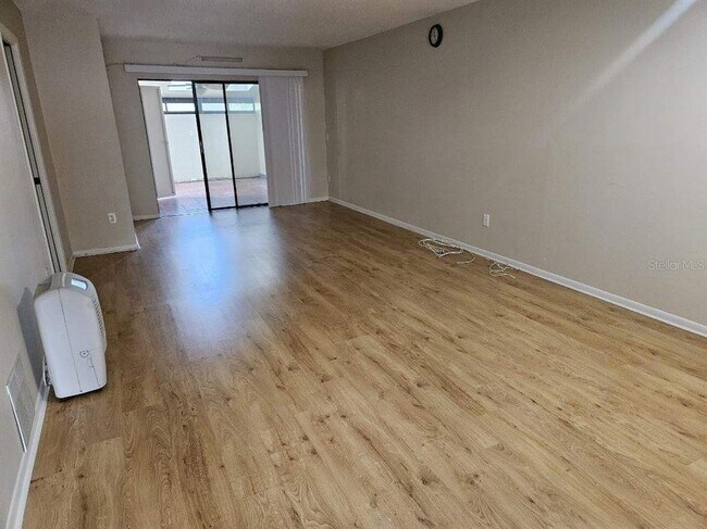 Foto del edificio - 2440 Winding Creek Blvd
