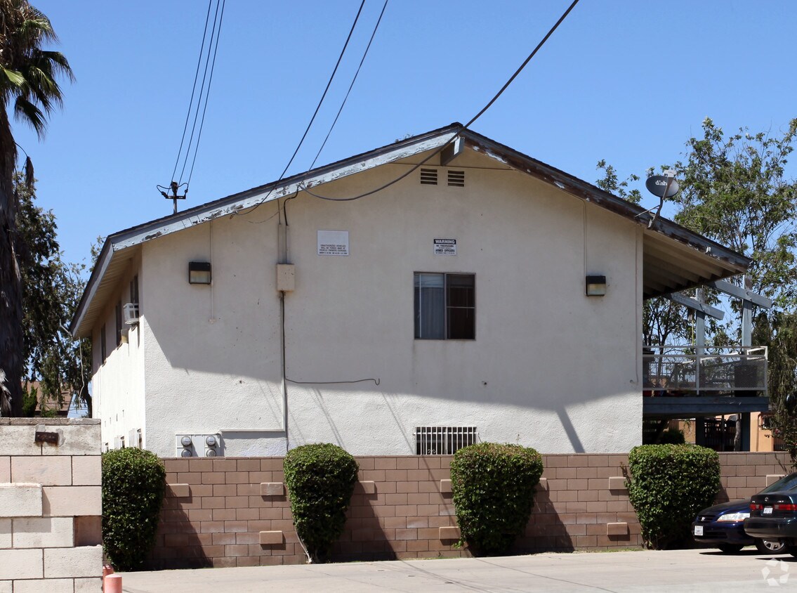 Building Photo - 212 E Pearson Ave