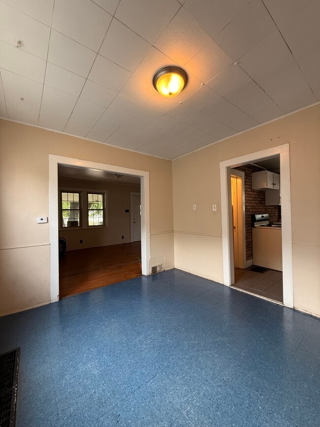 Building Photo - 1610 Kelly Dr