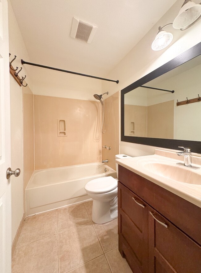 Building Photo - 15 Kulanihakoi St