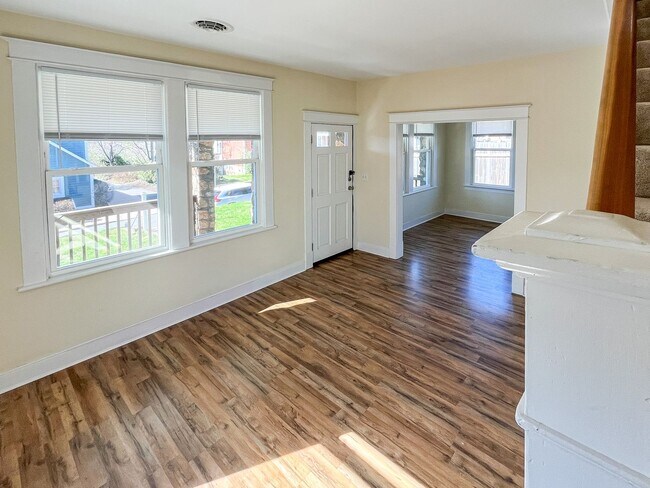 Foto del edificio - Charming 3BD/1BA Home In Unbeatable Location